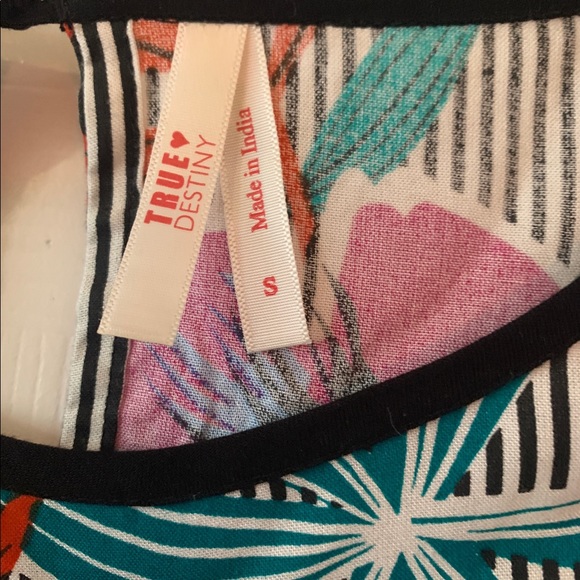 Unique flare sleeve blouse - Picture 2 of 2